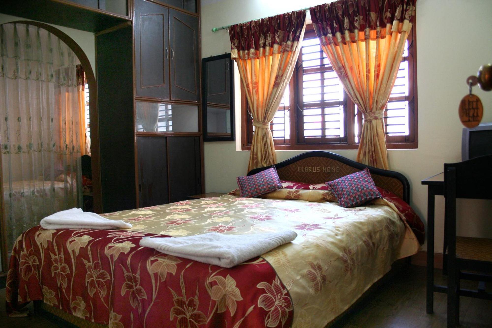 Elbrus Home Kathmandu Phòng bức ảnh