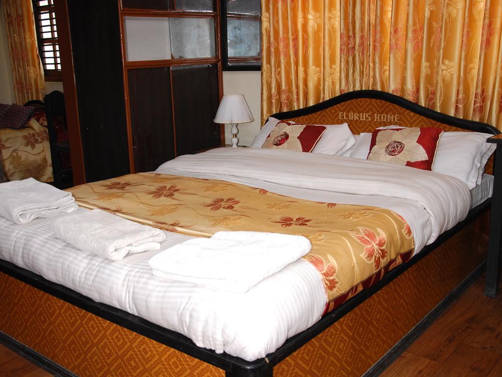 Elbrus Home Kathmandu Phòng bức ảnh
